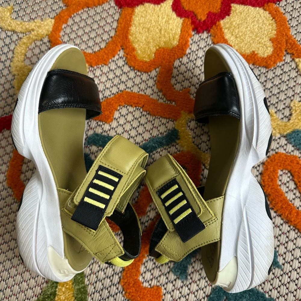 Sorel women’s Sandals in Black and Olive - Picture 4 of 9